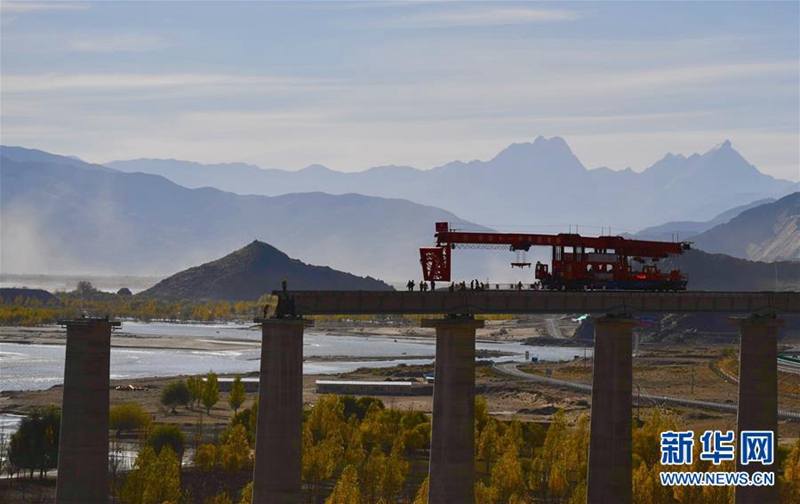 Die Sichuan-Tibet-Eisenbahn steigt vom Sichuan-Becken bis zum 