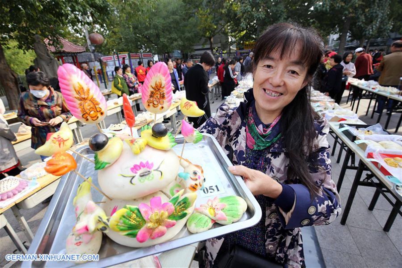 Wettbewerb der Herstellung von gedämpften Brötchen in Shandong abgehalten