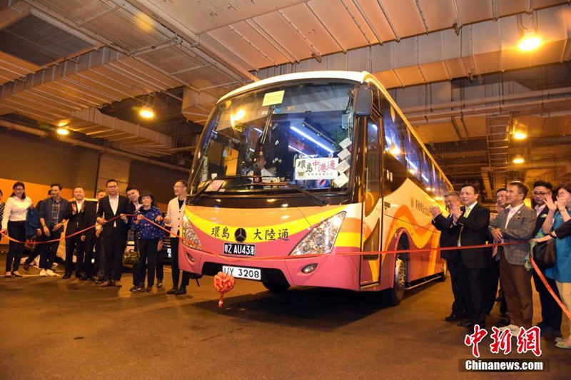 Erste Busse überqueren die Hongkong-Zhuhai-Macao-Brücke