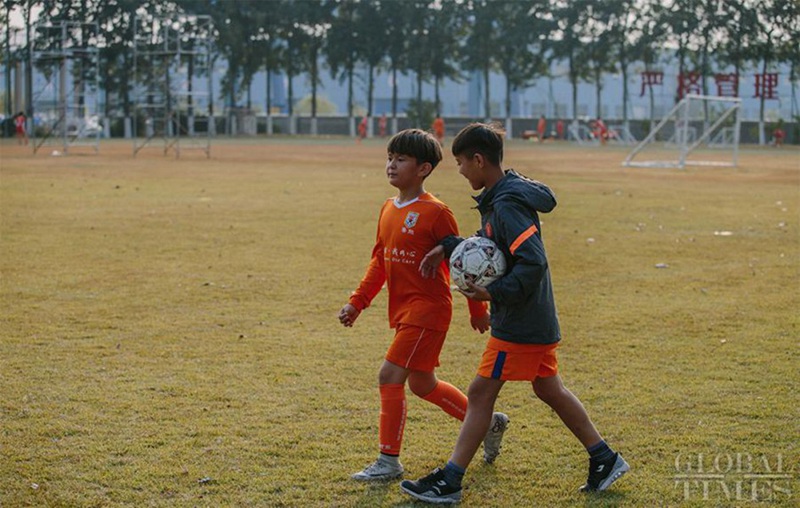 Ein Tag in der Shandong Luneng Fußballschule