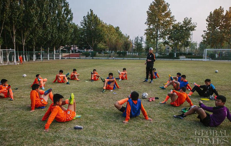 Ein Tag in der Shandong Luneng Fußballschule
