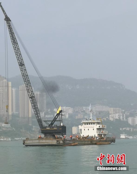 Rettungskräfte im Dauereinsatz nach Busunfall in Chongqing