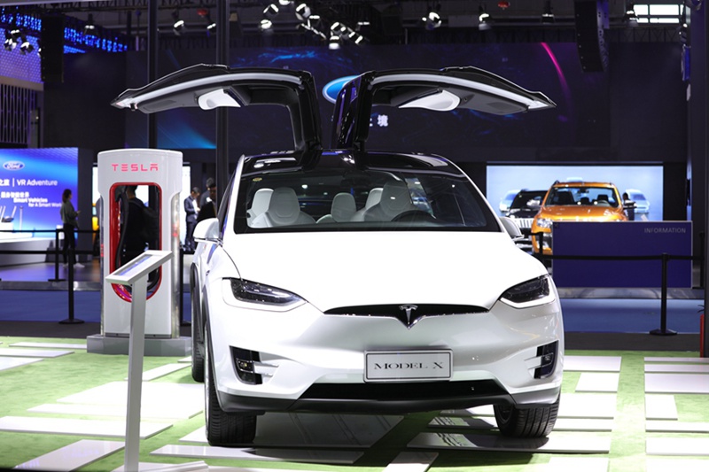 Autos mit alternativen Energien auf der Importmesse