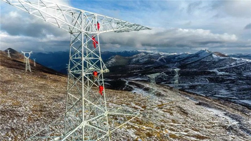 Höchste Stromleitungen der Welt in Tibet
