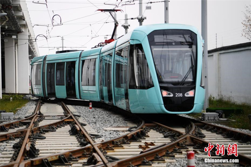 Chengdus erste Straßenbahn bereitet Probefahrt vor