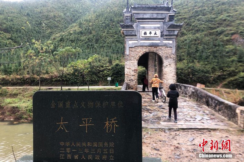 Seltene Steinbrücke in Jiangxi unter Denkmalschutz