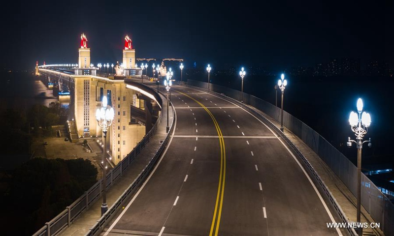 Nachtblick auf die Nanjing-Jangtse-Brücke