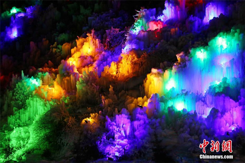 Westchina: Lichtshow auf Tourismusfestival