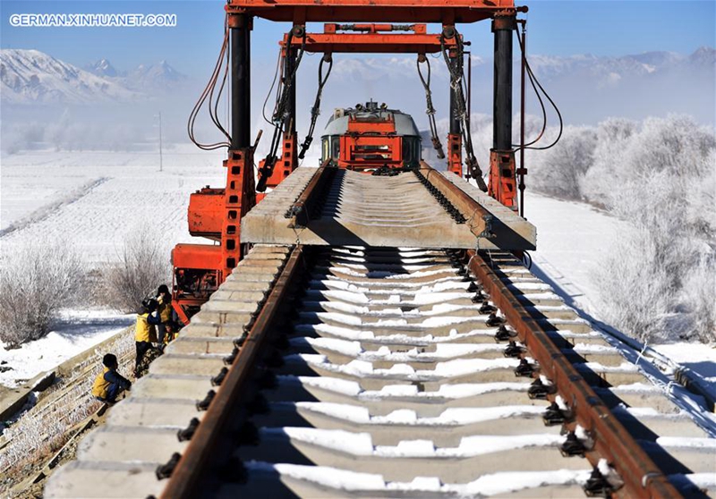 Baustelle im Abschnitt Lhasa-Nyingchi der Sichuan-Tibet-Eisenbahn