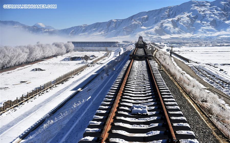 Baustelle im Abschnitt Lhasa-Nyingchi der Sichuan-Tibet-Eisenbahn