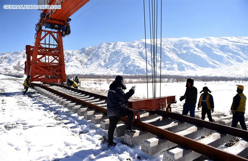 Baustelle im Abschnitt Lhasa-Nyingchi der Sichuan-Tibet-Eisenbahn