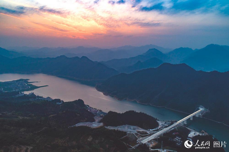 Hochgeschwindigkeitsstrecke zwischen Hangzhou und Huangshan in Betrieb genommen