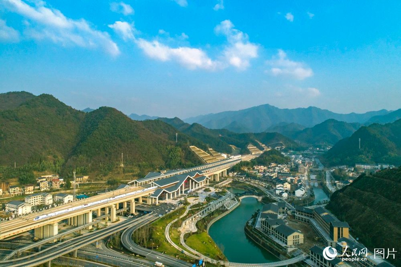 Hochgeschwindigkeitsstrecke zwischen Hangzhou und Huangshan in Betrieb genommen