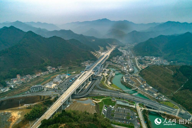 Hochgeschwindigkeitsstrecke zwischen Hangzhou und Huangshan in Betrieb genommen