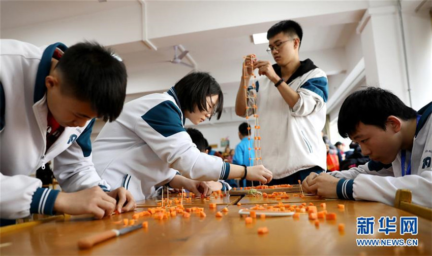 Sportfest der Wissenschaft und Technologie voller Charme für Schüler