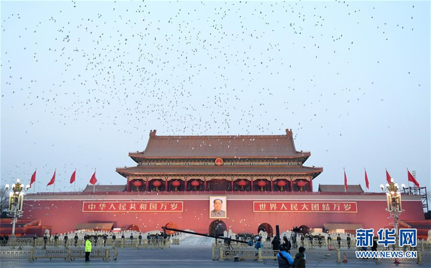 Tian'anmen-Platz: Fahnenappell zum Neujahr