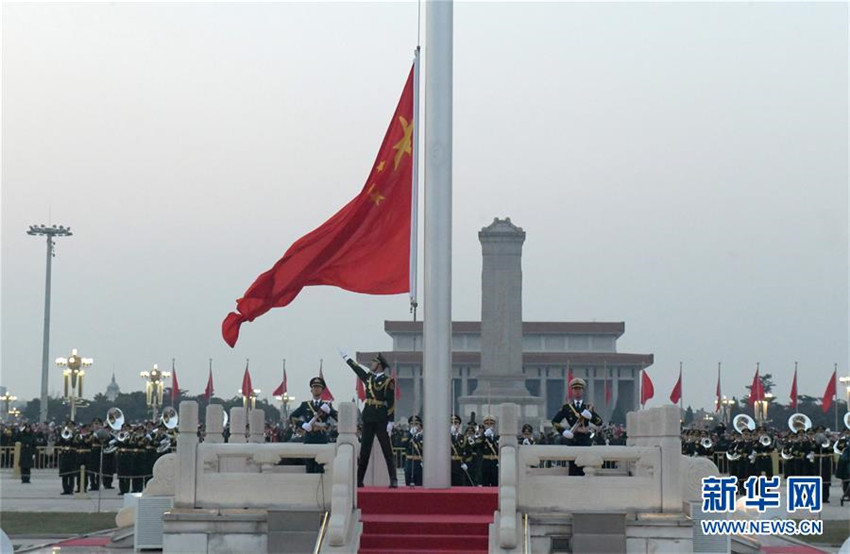 Tian'anmen-Platz: Fahnenappell zum Neujahr