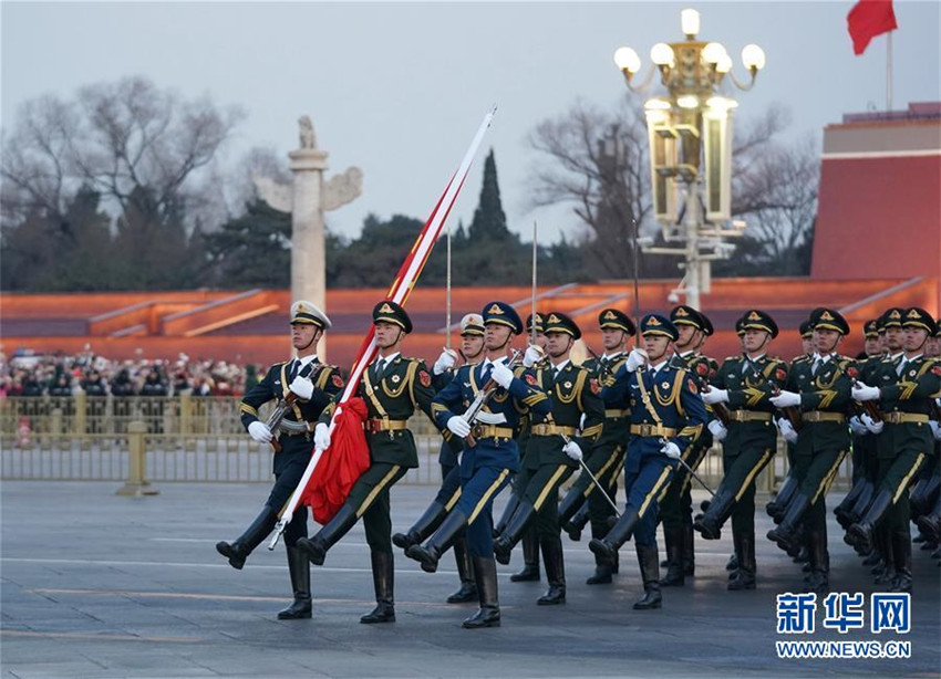 Tian'anmen-Platz: Fahnenappell zum Neujahr