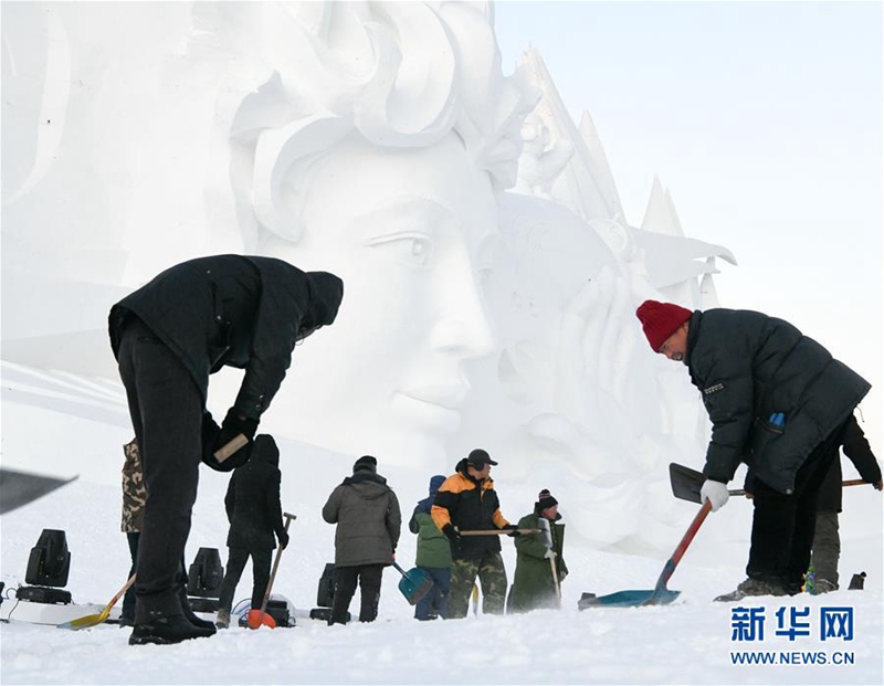 Harbin: Wichtigste Skulptur der Schneeexpo fertig