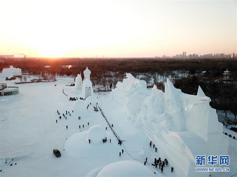 Harbin: Wichtigste Skulptur der Schneeexpo fertig