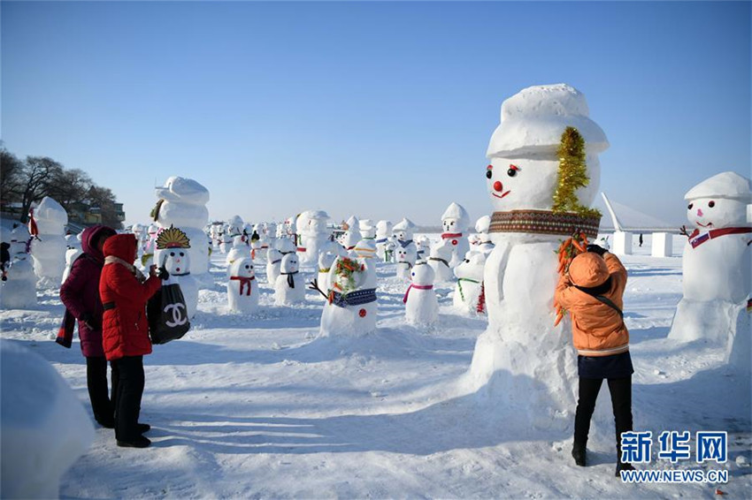 2019 Schneemänner heißen das Jahr 2019 willkommen