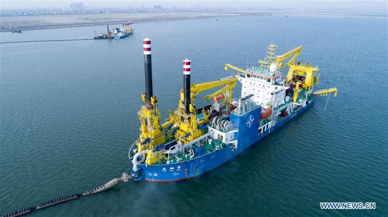 Asiens größtes Baggerschiff kehrt nach Testfahrt zurück
