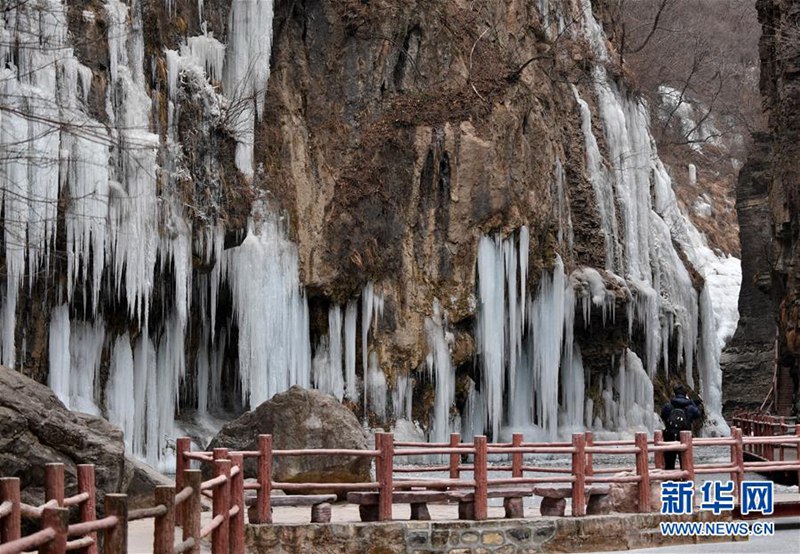 Temperatursturz am Yuntai-Berg: Wasserfall gefroren