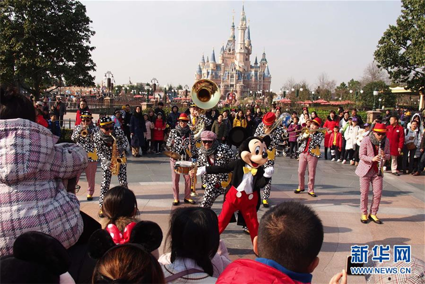Disneyland Shanghai breitet sich auf das Frühlingsfest vor