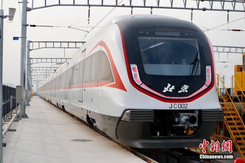 Autonome Stadtbahn verbindet Daxing-Flughafen mit dem Beijinger Stadtzentrum