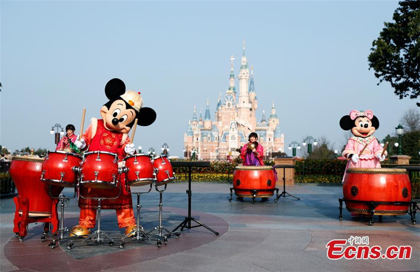Shanghaier Disneyland feiert das chinesische Neujahr
