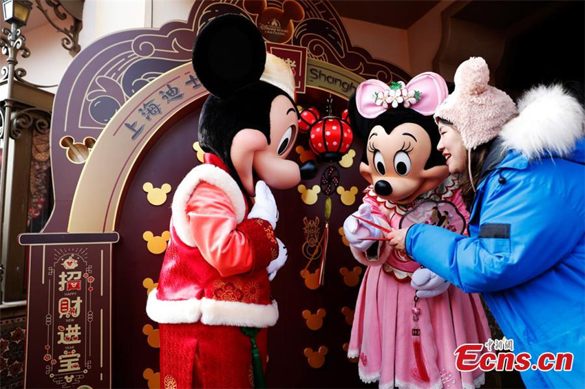 Shanghaier Disneyland feiert das chinesische Neujahr