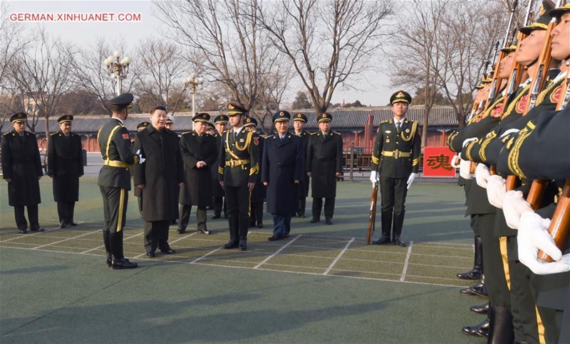 Xi übermittelt Soldaten festliche Grüße