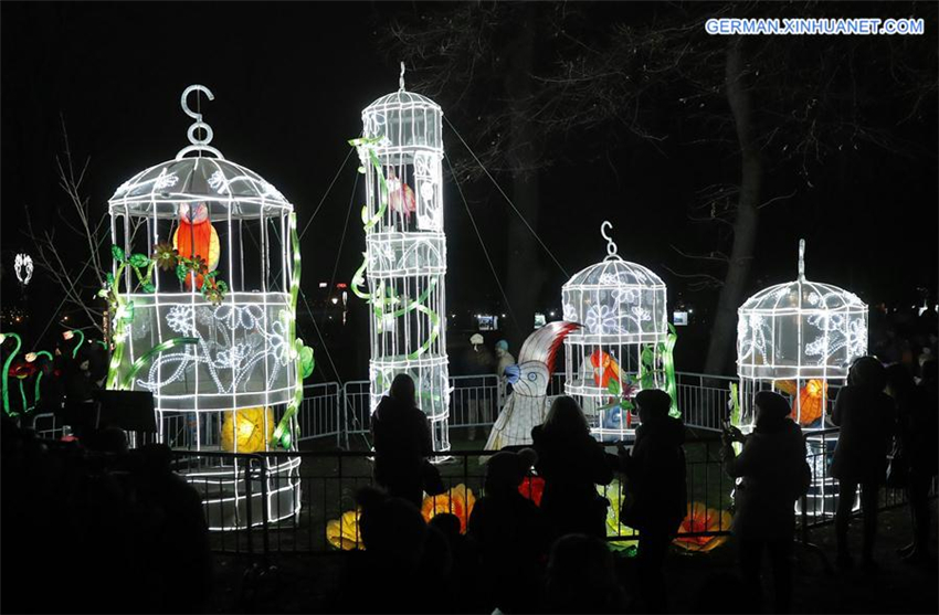 Fantastische Lichter zum Frühlingsfest dekoriert Serbien