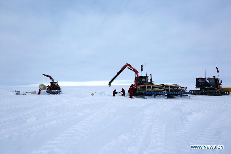 Chinas Teams der 35. Antarktis-Expedition fahren von Taishan nach Zhongshan