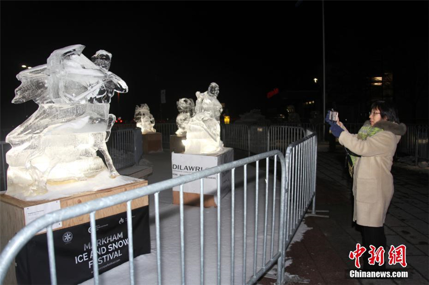 Eisskulpturen aus Harbin in Kanada ausgestellt