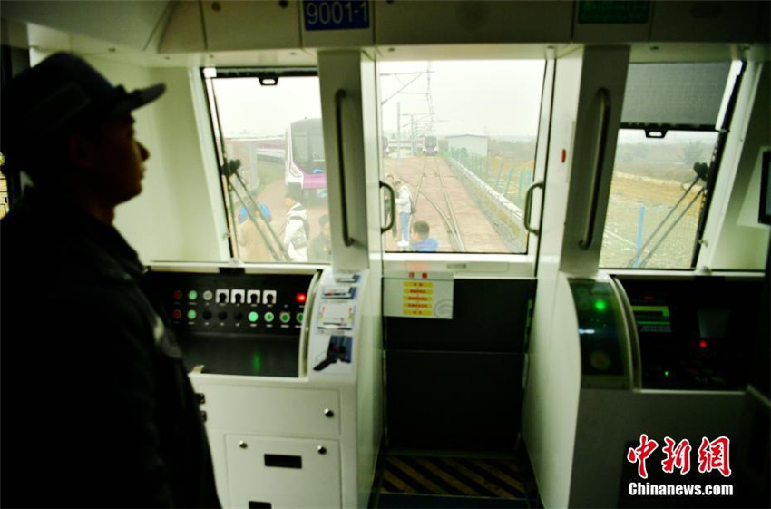 Fahrerlose U-Bahn in Chengdu vorgestellt
