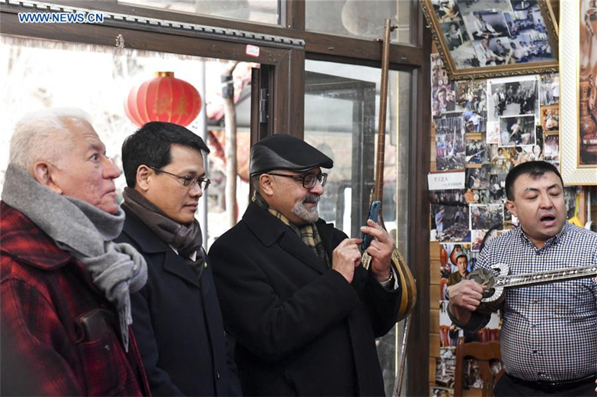 Führende UN-Diplomaten aus acht Ländern besuchen Xinjiang