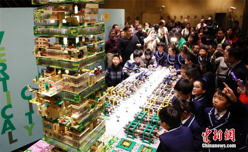 LEGO-Modell „Vertikale Stadt“ in Shanghai ausgestellt