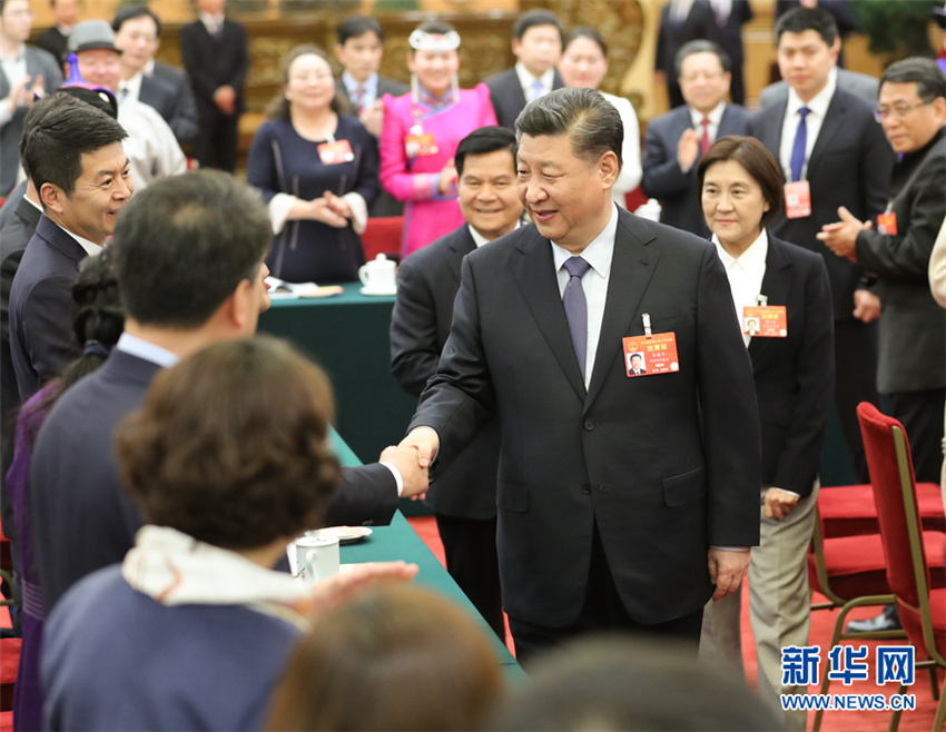 Xi Jinping nimmt an Podiumsdiskussion mit Vertretern aus Innerer Mongolei teil