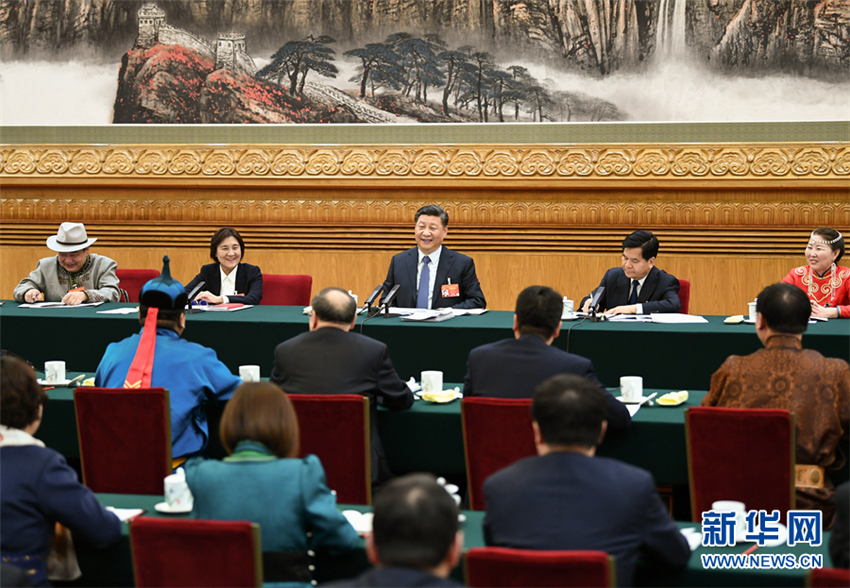 Xi Jinping nimmt an Podiumsdiskussion mit Vertretern aus Innerer Mongolei teil