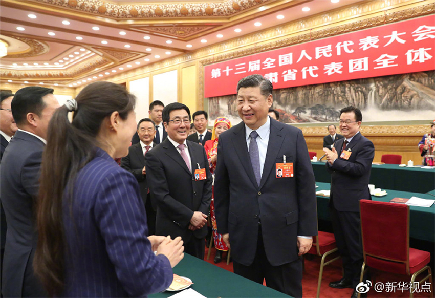 Xi Jinping nimmt an Podiumsdiskussion mit Vertretern aus Gansu teil
