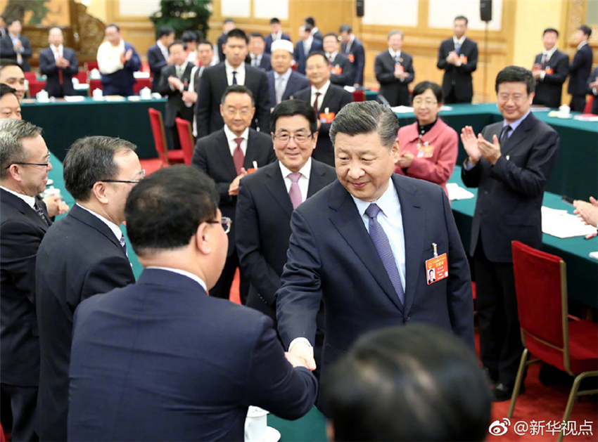 Xi Jinping nimmt an Podiumsdiskussion mit Vertretern aus Gansu teil