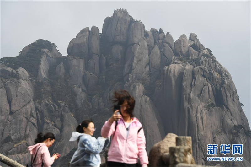Höchster Gipfel des Huangshan-Gebirges nach Erholung wieder zugänglich