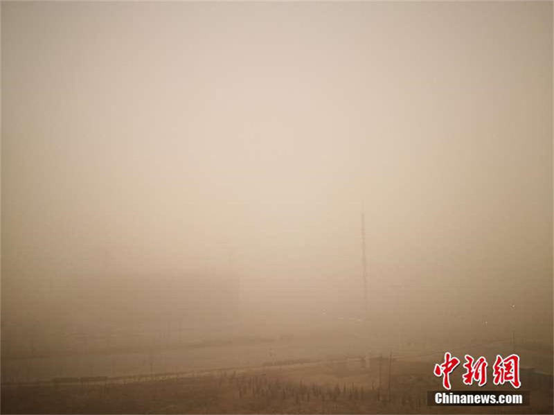 Heftige Sandstürme fegen über Xinjiang