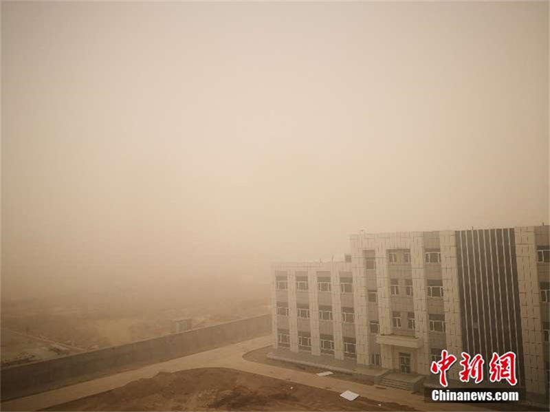 Heftige Sandstürme fegen über Xinjiang