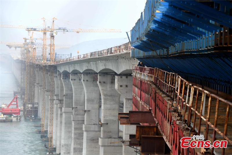 Chinas erste Auto- und Eisenbahnbrücke wird 2020 eröffnen