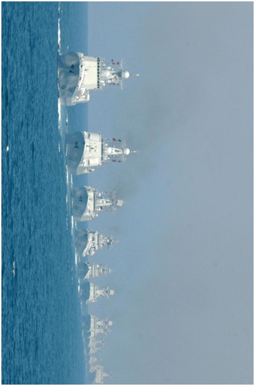 Die erste Parade mit ausländischen Kriegsschiffen im April 2009