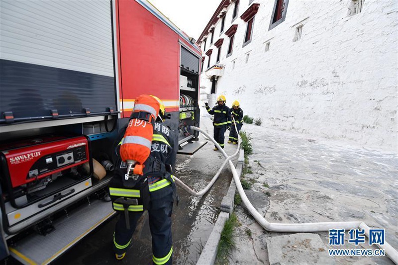 Notfallübung der Feuerwehr im Potala-Palast 
