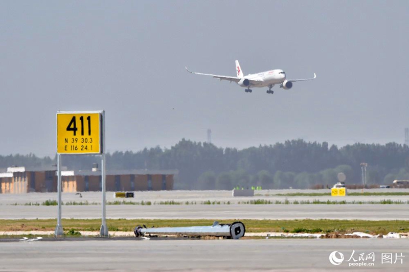 Erfolgreiche Testflüge auf dem neuen Flughafen von Beijing