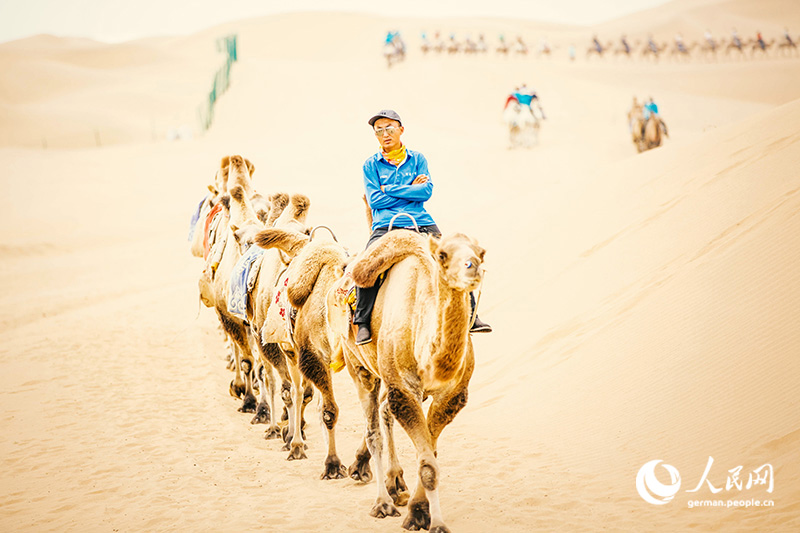 Innere Mongolei: Skurriler Touristenort in der Kubiqi-Wüste